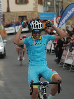 Mikel Landa wins stage 5